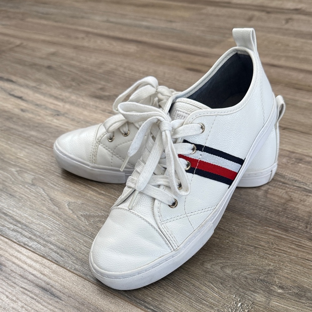 Tommy Hilfiger Lancer Women’s White Sneakers with Red and Blue Stripe Size 9